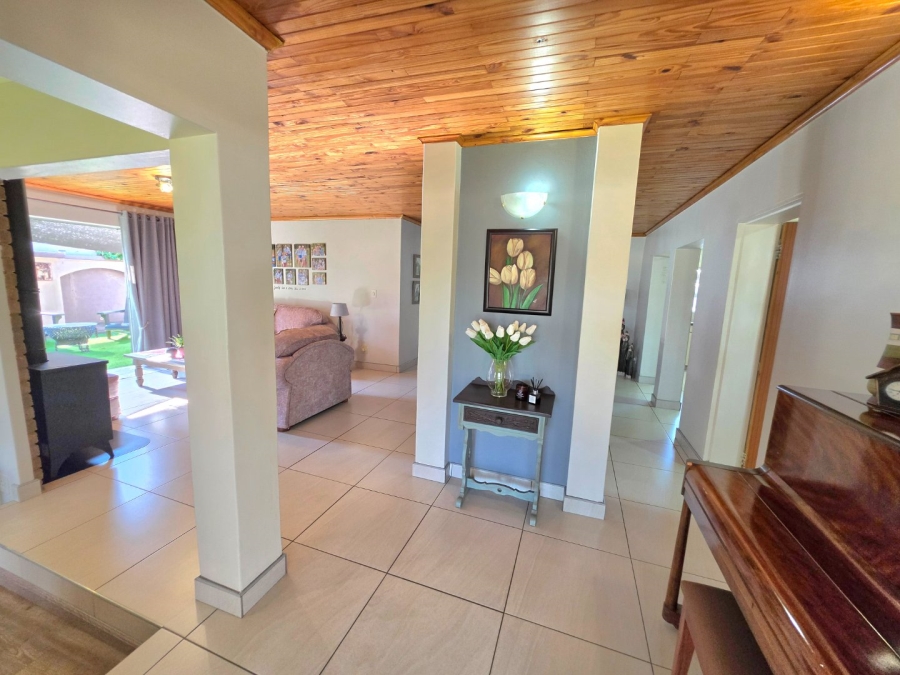 5 Bedroom Property for Sale in La Provance Free State